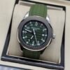 Patek Philippe — esfera verde con números grandes y correa de caucho verde