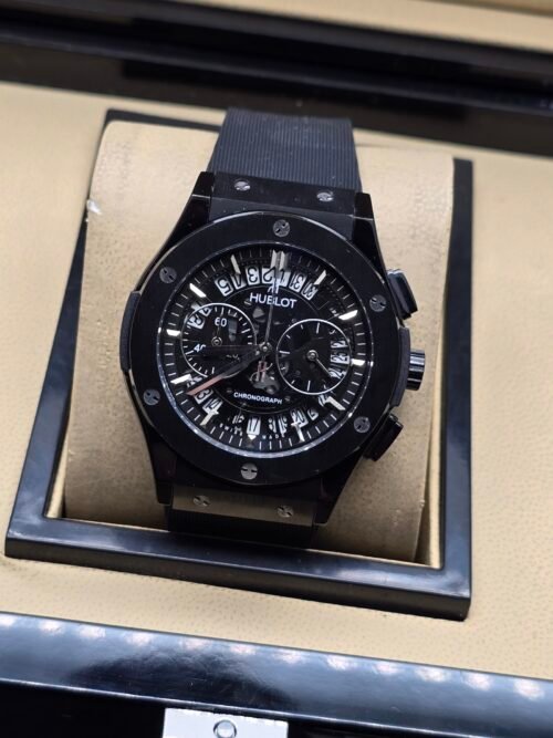 Hublot — cronógrafo todo negro con correa negra