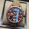 TAG Heuer — cronógrafo con esfera marrón con franjas de colores y escudo de fútbol, caja oro rosa y correa de cuero camel