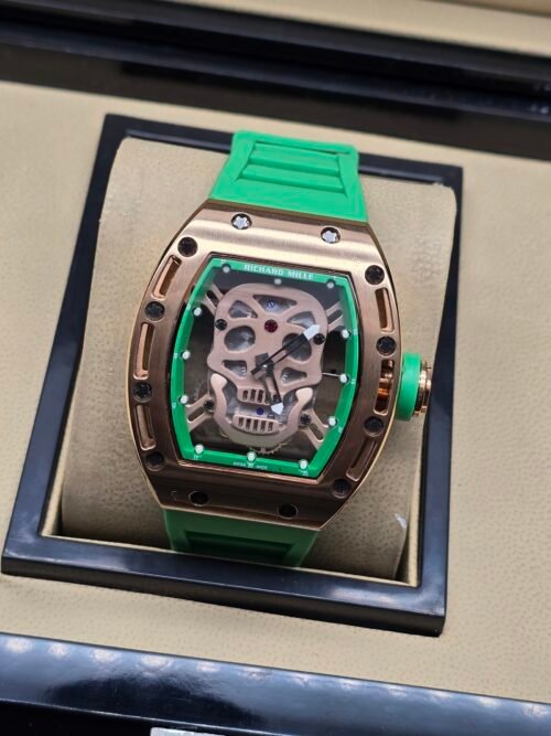Richard Mille — esfera con calavera, caja oro rosa y correa de caucho verde