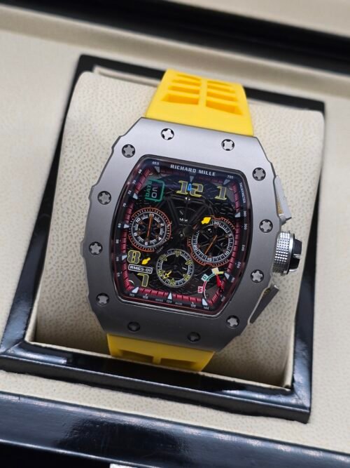 Richard Mille — esfera esqueleto multicolor, caja de acero y correa de caucho amarilla