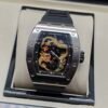 Richard Mille — esfera con dragón dorado, caja de acero y correa de caucho negra