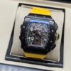 Richard Mille — cronógrafo esqueleto, caja negra y correa de caucho amarilla