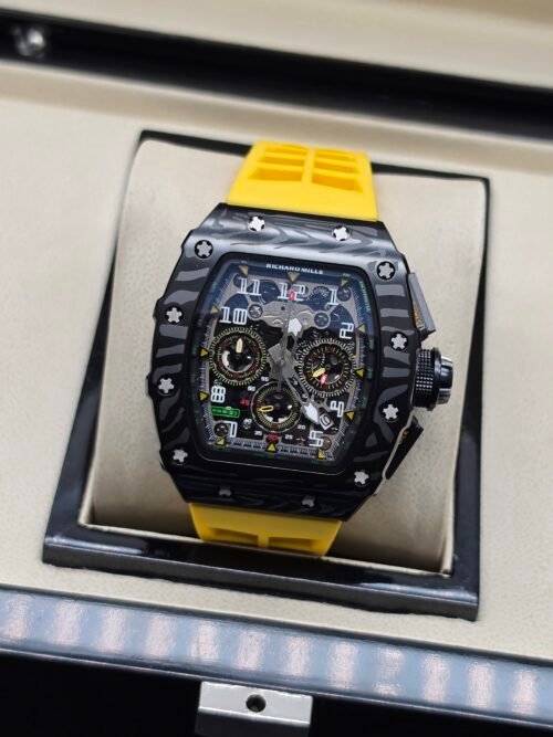 Richard Mille — cronógrafo esqueleto, caja de carbono y correa de caucho amarilla