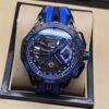 Roger Dubuis — esfera esqueleto con detalles azules, caja negra y correa azul