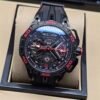 Roger Dubuis — esfera esqueleto con detalles rojos, caja negra y correa negra