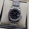 Rolex — esfera negra con bisel estriado y brazalete jubilee de acero