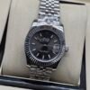 Rolex — esfera gris con bisel estriado y brazalete jubilee de acero