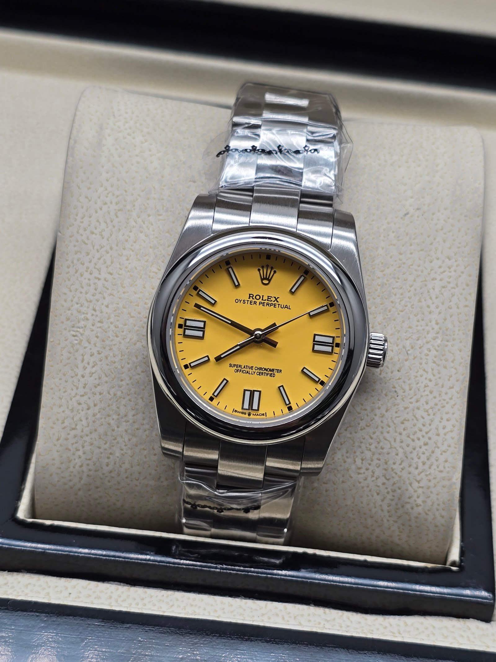 Rolex — esfera amarilla y brazalete jubilee de acero