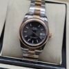 Rolex — esfera gris oscura, bisel oro rosa y brazalete jubilee bicolor