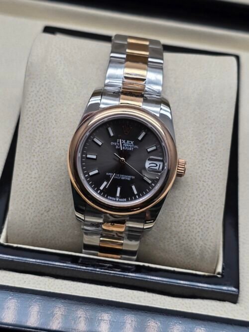 Rolex — esfera gris oscura, bisel oro rosa y brazalete jubilee bicolor