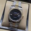Rolex — esfera gris oscura, bisel dorado estriado y brazalete jubilee bicolor