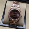Rolex — esfera chocolate con bisel de brillantes y brazalete jubilee oro rosa