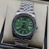 Rolex — esfera verde texturizada, bisel estriado y brazalete jubilee de acero