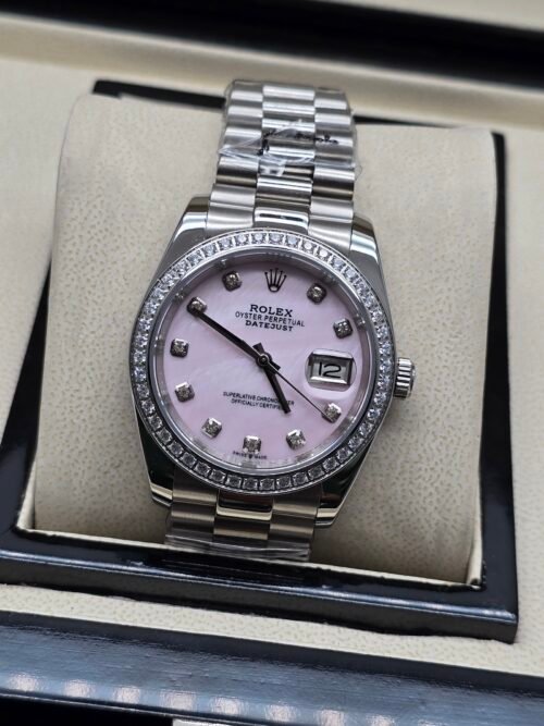 Rolex — esfera rosada clara con brillantes, bisel de brillantes y brazalete jubilee de acero