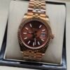 Rolex — esfera chocolate, bisel oro rosa estriado y brazalete oro rosa