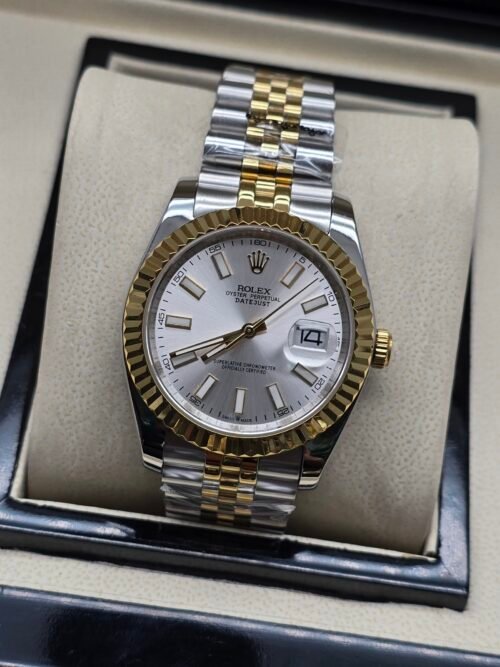 Rolex — esfera plateada, bisel dorado estriado y brazalete jubilee bicolor
