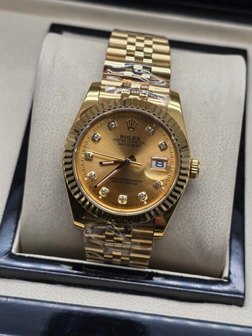 Rolex — esfera champaña con brillantes, bisel dorado estriado y brazalete jubilee bicolor
