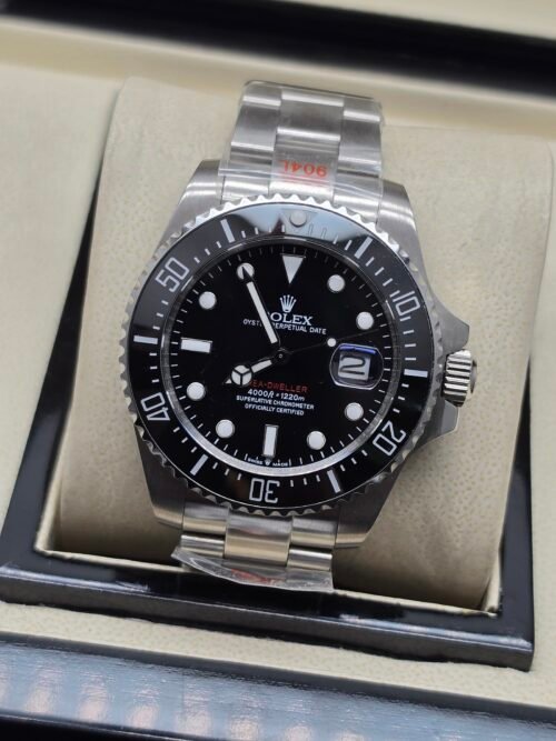 Rolex — esfera negra, bisel negro y brazalete de acero