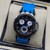 Tissot — cronógrafo con esfera negra y subesferas blancas, correa azul