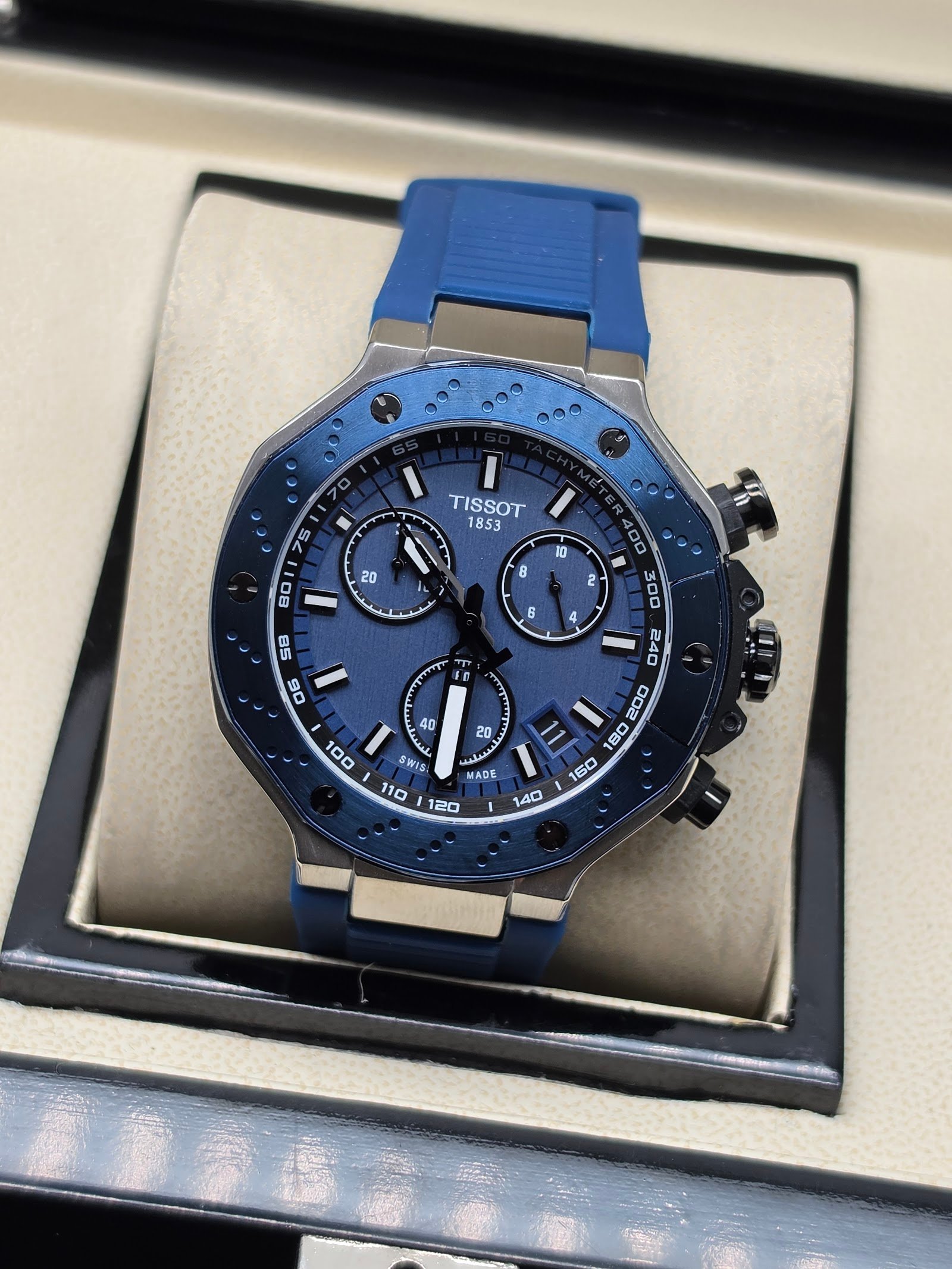 Tissot — cronógrafo con esfera azul, caja azul y correa azul