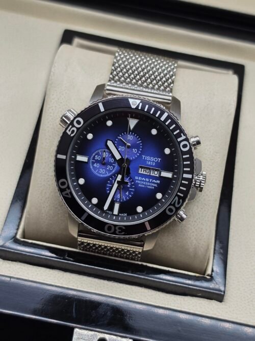 Tissot — cronógrafo con esfera azul degradada, bisel negro y brazalete de malla de acero