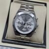 Vacheron Constantin — cronógrafo con esfera plateada y subesferas grises, brazalete de acero