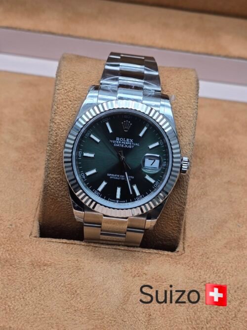 Rolex — esfera verde con bisel estriado y brazalete de acero