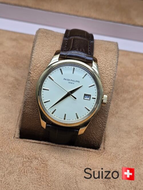 Patek Philippe — esfera crema, caja dorada y correa de cuero marrón