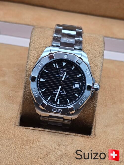 TAG Heuer — esfera negra texturizada y brazalete de acero
