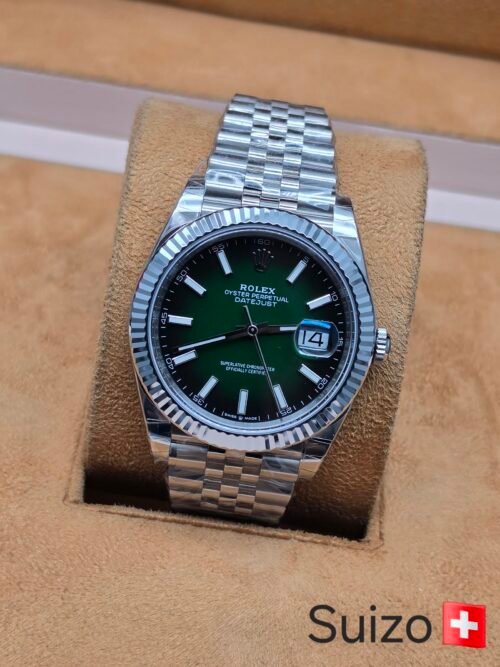 Rolex — esfera verde con bisel estriado y brazalete jubilee de acero