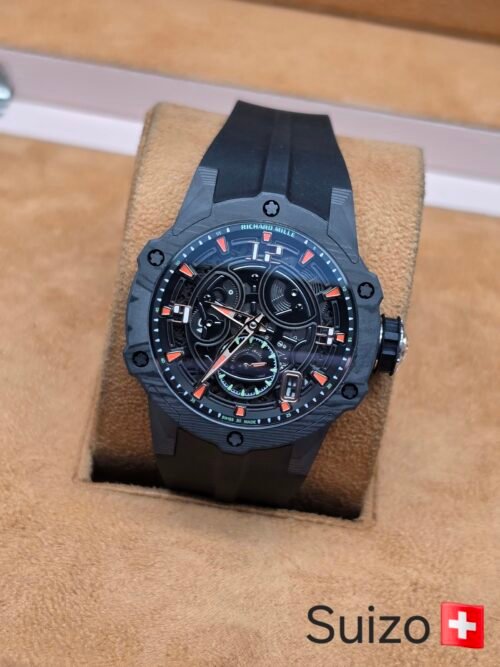 Richard Mille — esfera esqueleto negra con detalles naranjas y correa de caucho negra