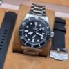 Tudor — esfera negra con bisel negro, brazalete de acero y correa de caucho extra