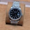 Rolex — esfera negra con bisel estriado y brazalete jubilee de acero