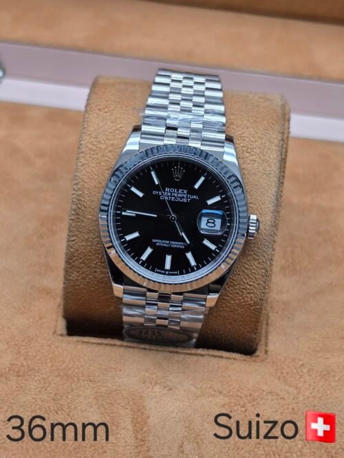 Rolex — esfera negra con bisel estriado y brazalete jubilee de acero