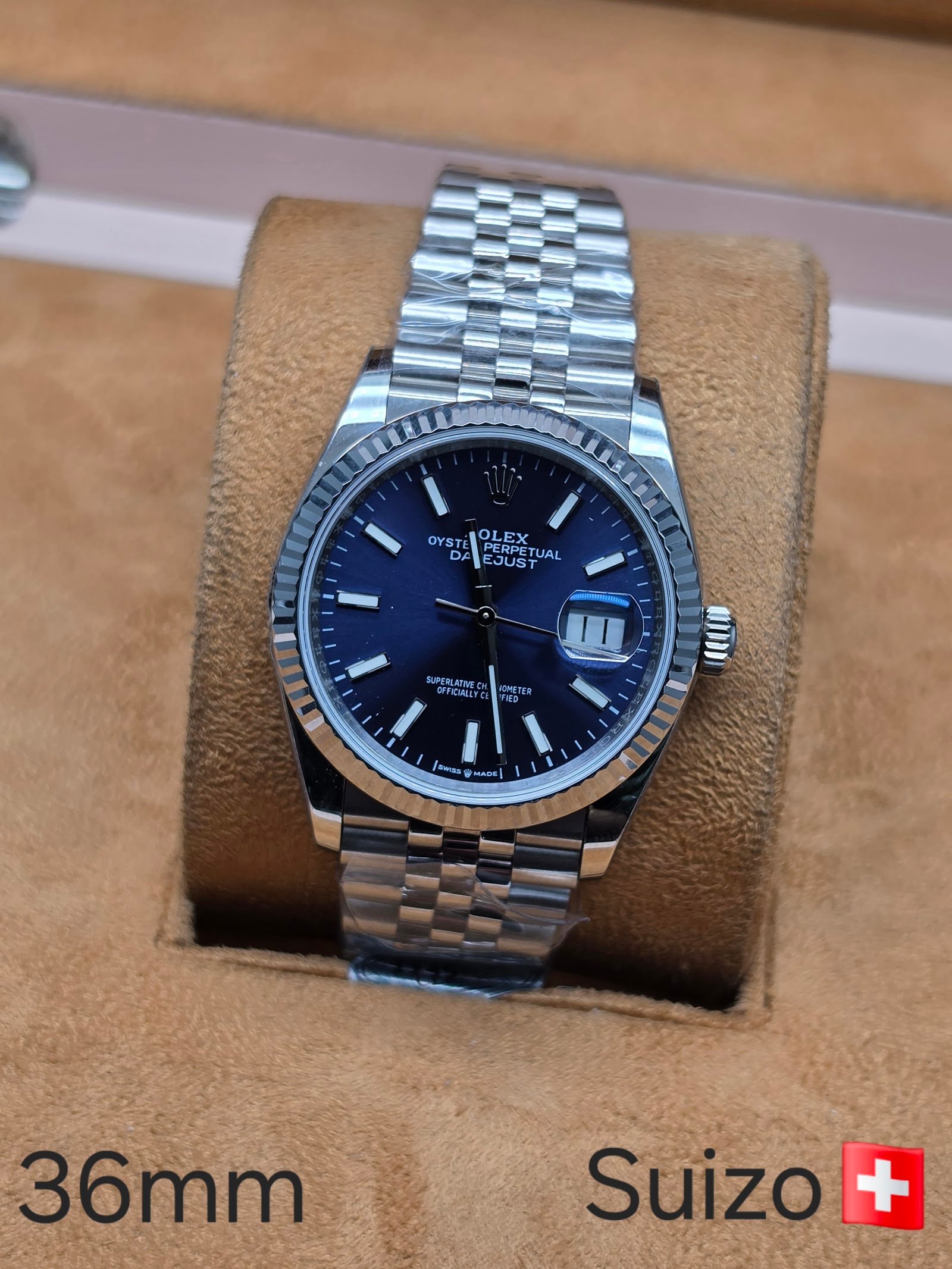 Rolex — esfera azul con bisel estriado y brazalete jubilee de acero