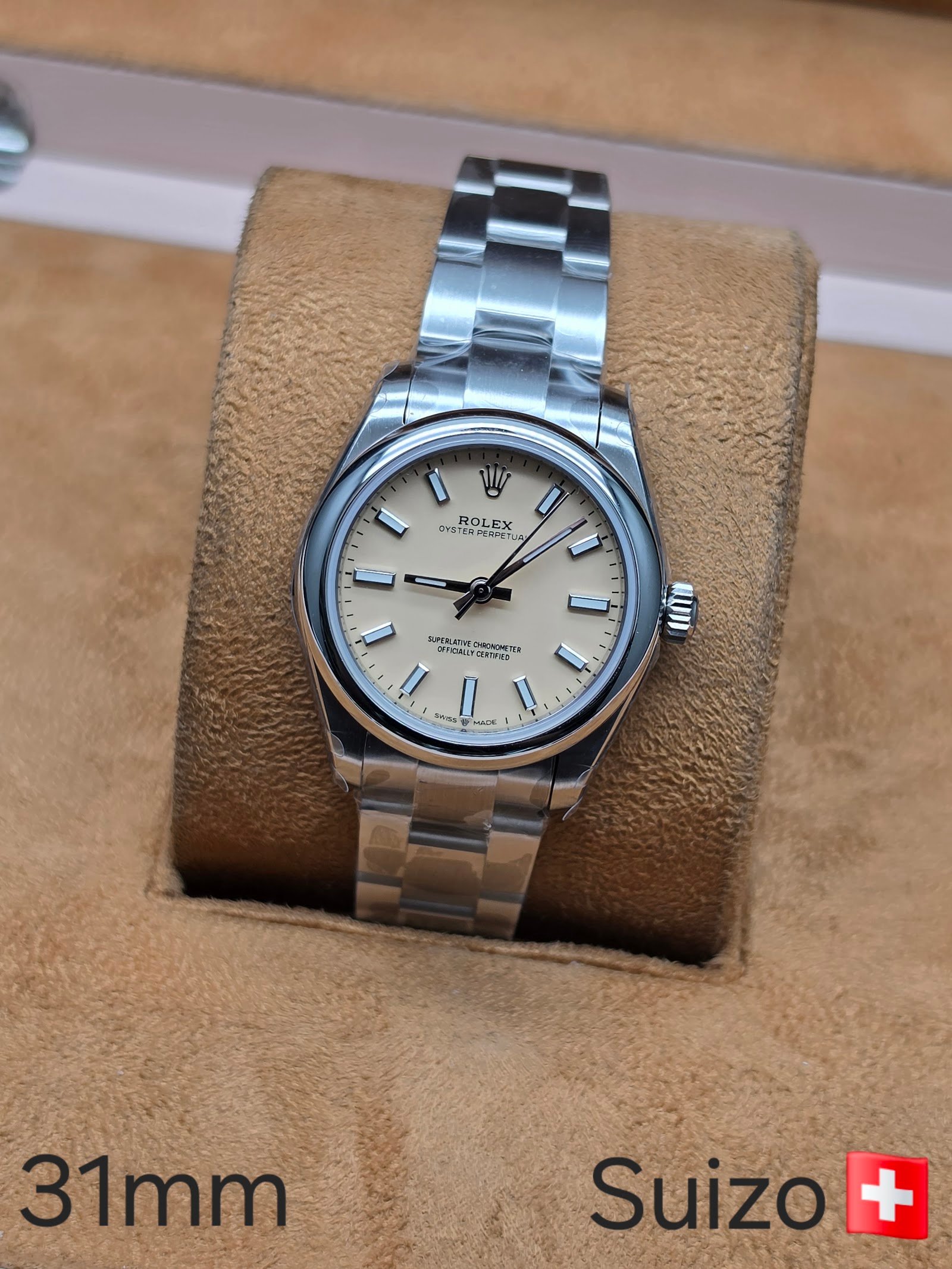 Rolex — esfera crema y brazalete de acero